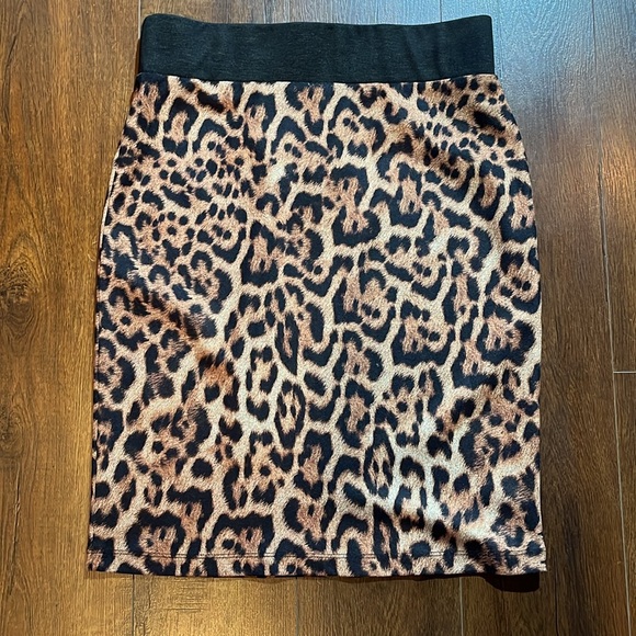 Frank Lyman leopard pencil skirt - Picture 2 of 3